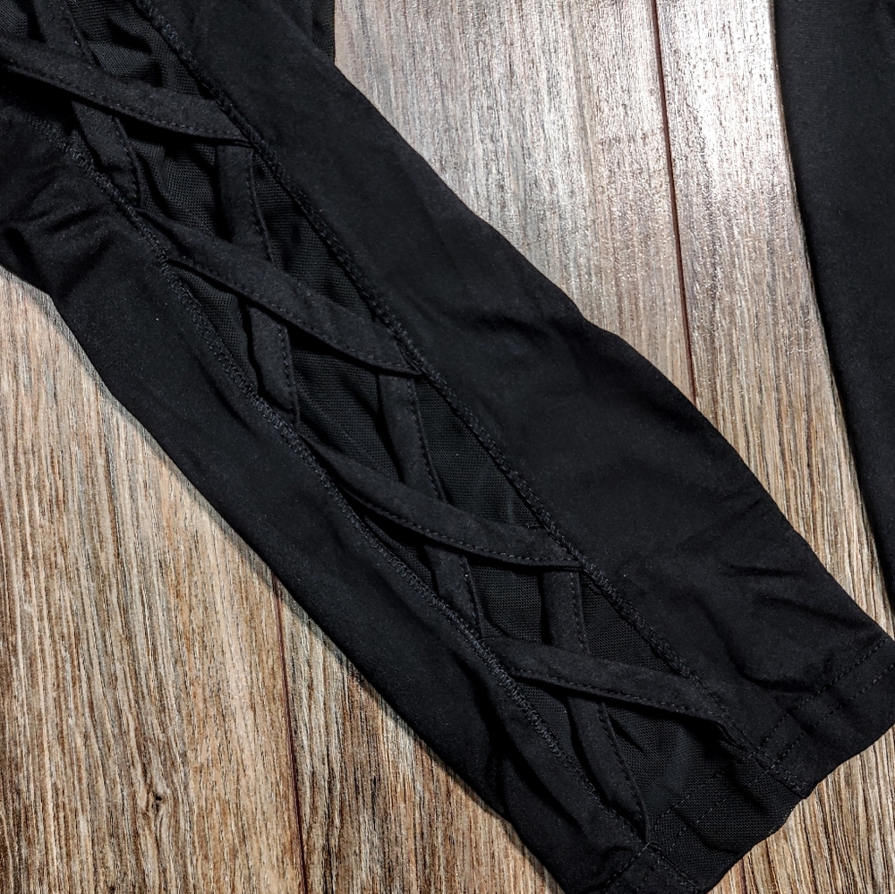 Curvy Black Leggings - Picture 3 of 5
